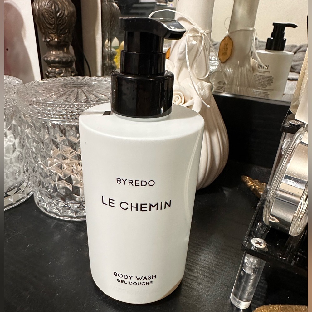 BYREDO
LE CHEMIN
BODY WASH
10.1oz sealed